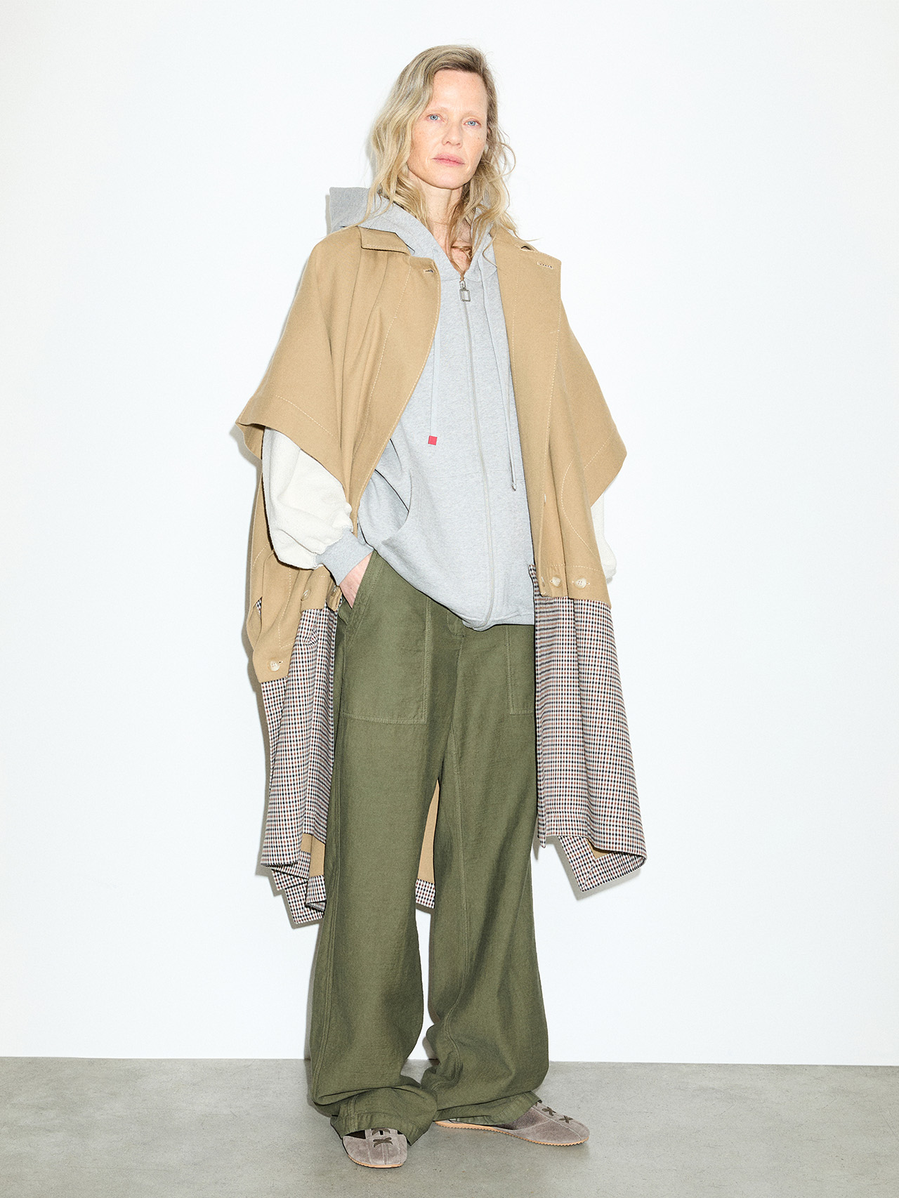 Trench Maxandco Banner Box Desktop 4 MAX&Co.