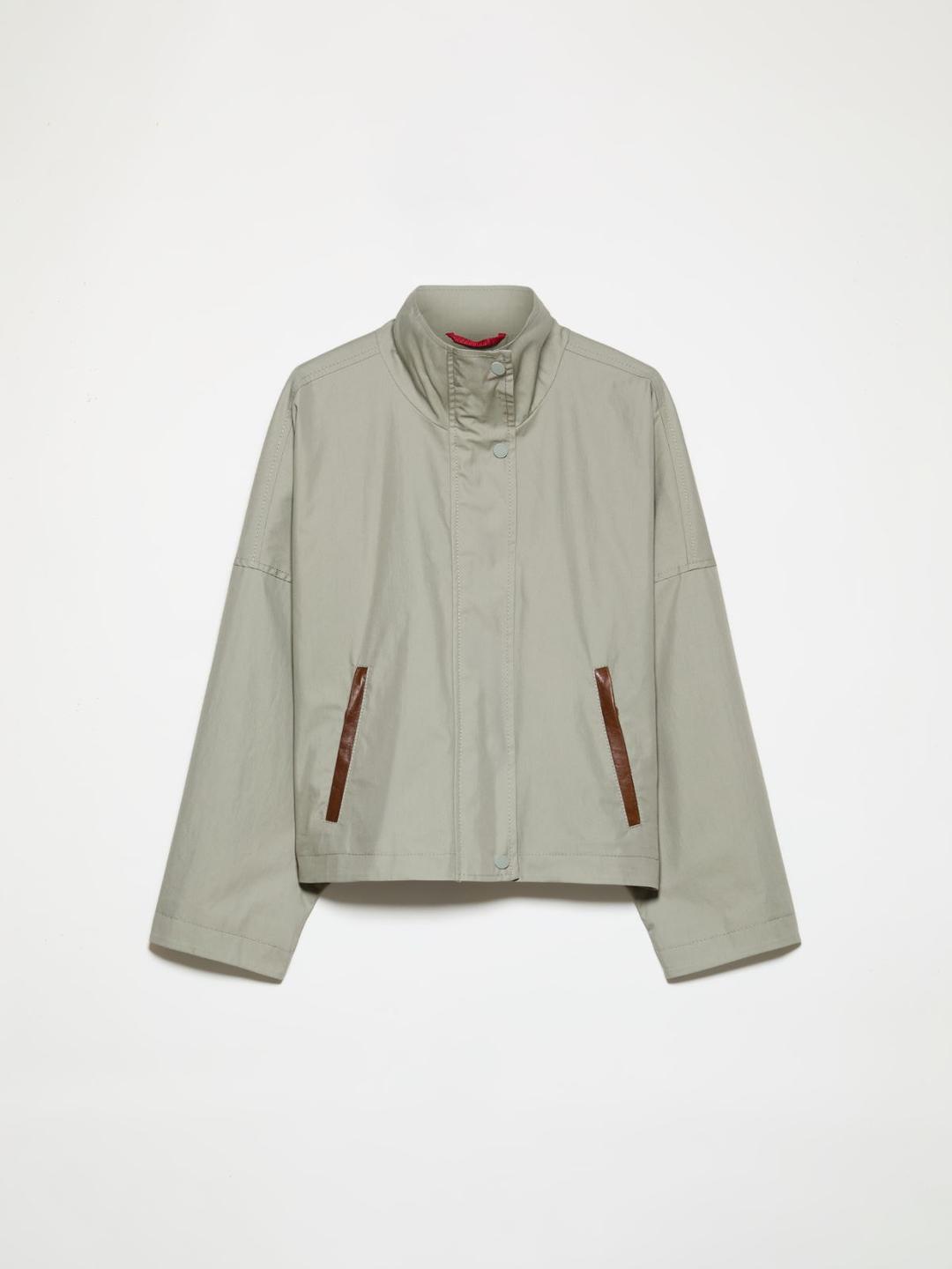 Bomber in gabardine antigoccia | Max&Co Bomber in gabardine antigoccia color salvia con taglio cropped, collo alto, spalle scese e dettagli in pelle. | Max&Co
