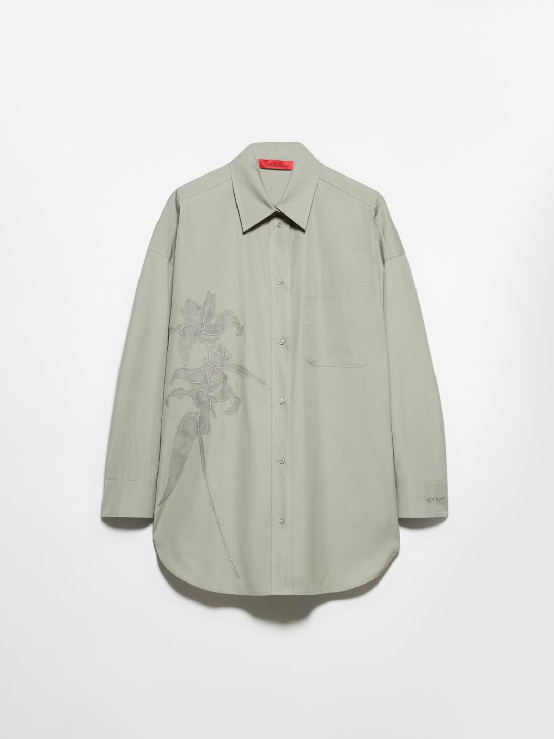 Camicia in popeline con ricamo | Max&Co Camicia maschile in popeline di cotone color salvia con ricamo floreale tono su tono e patch in organza sul davanti, vestibilità ampia. | Max&Co