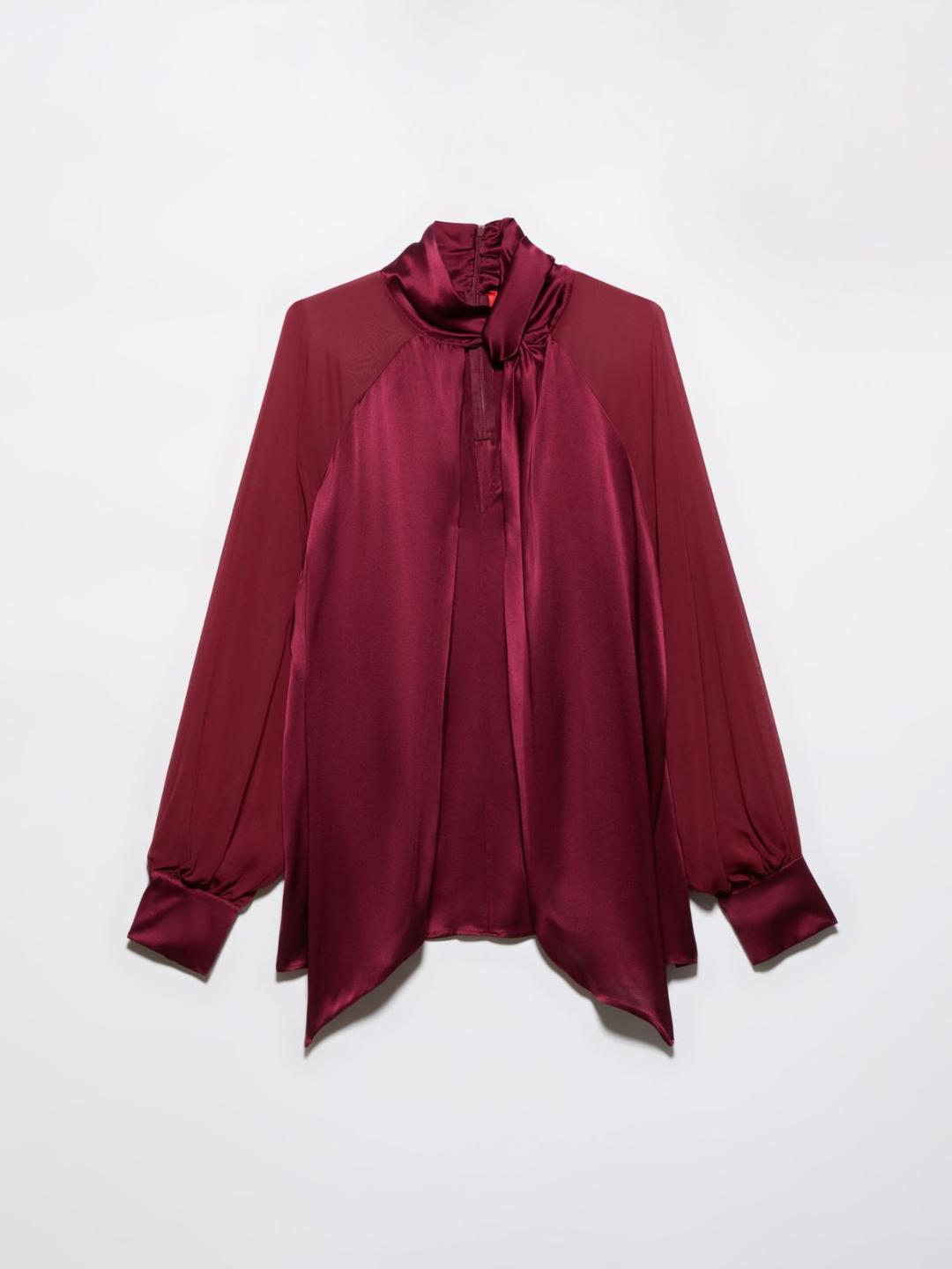 Blusa in raso e georgette di seta | Max&Co Blusa in raso e georgette di seta color ciliegia con maniche lunghe a raglan, collo drappeggiato a torchon e apertura a goccia sul davanti. | Max&Co