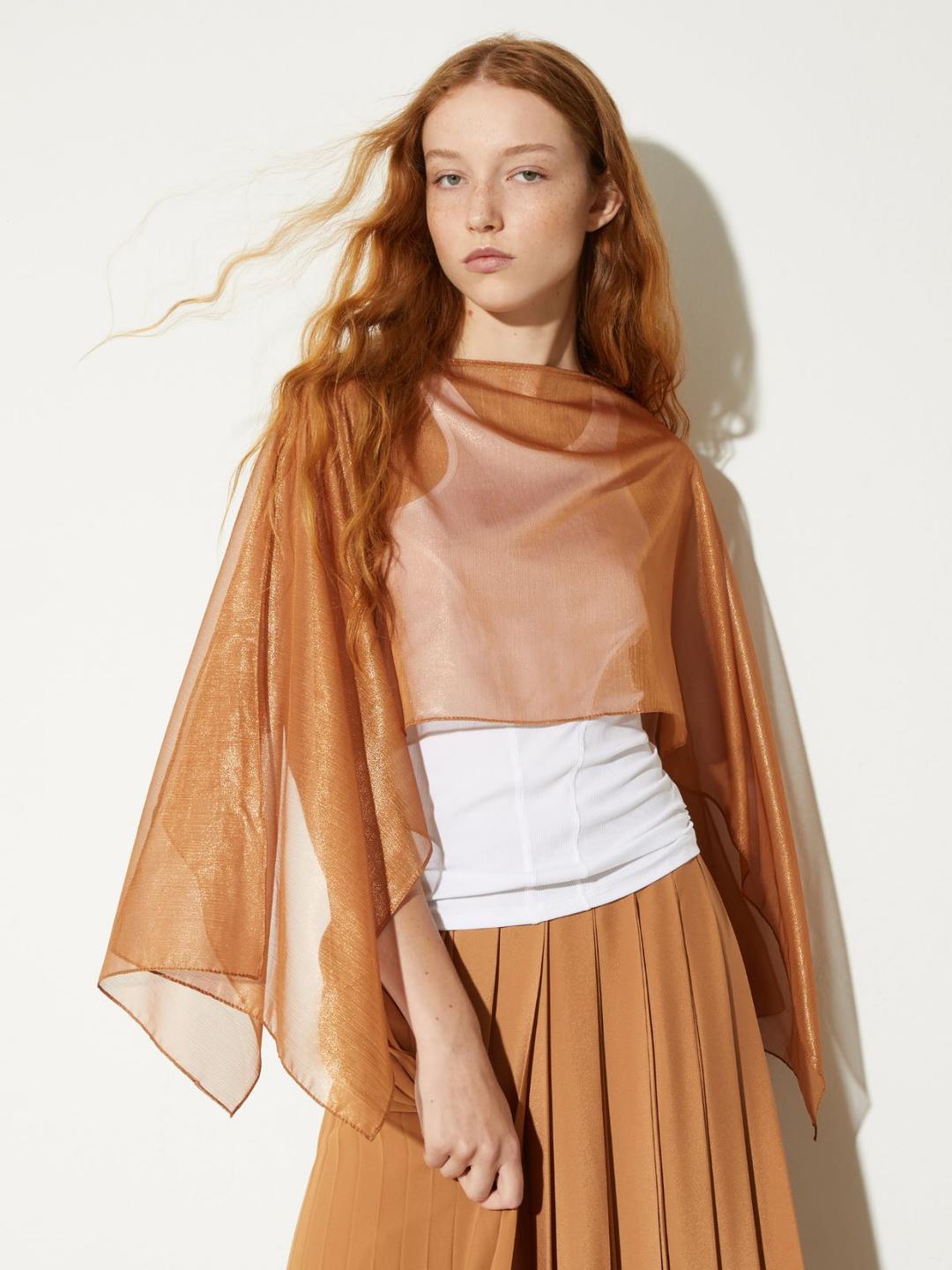 Coprispalle in crépon laminato | Max&Co Coprispalle in crépon laminato - vista alternativa - 5 | Max&Co