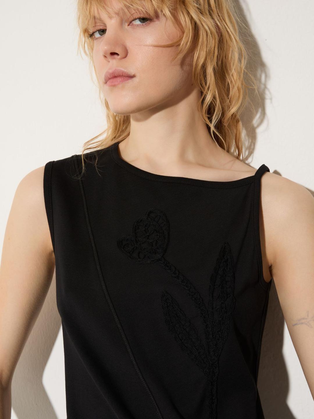 Top in jersey con fiore ricamato | Max&Co Top in jersey con fiore ricamato - vista alternativa - 2 | Max&Co