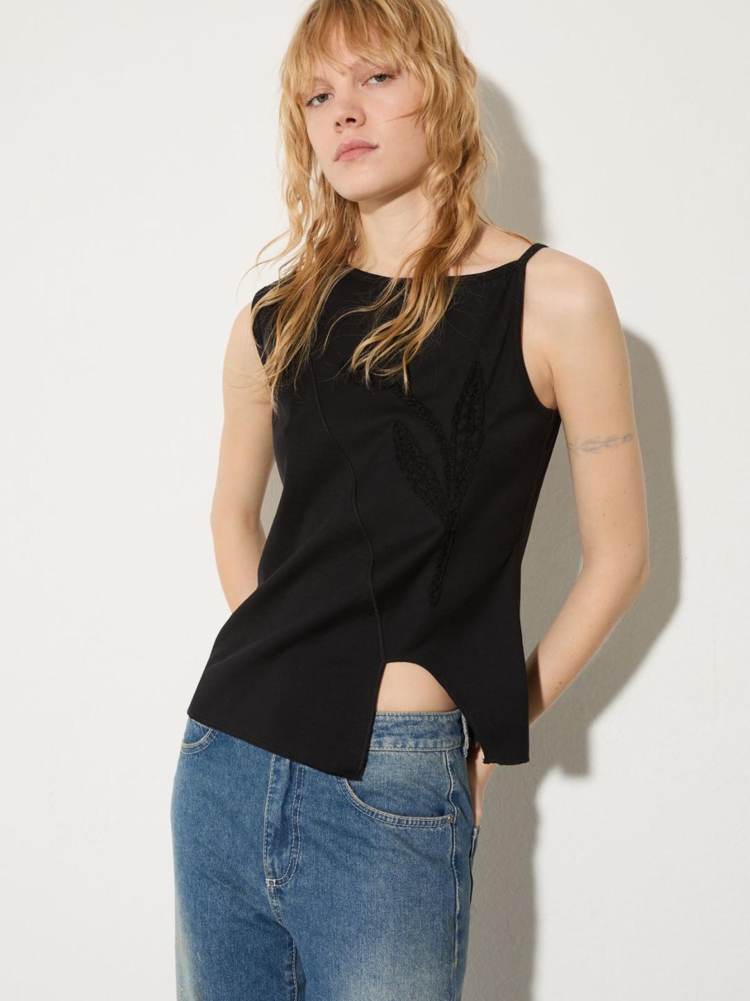 Top in jersey con fiore ricamato | Max&Co Top in jersey con fiore ricamato - vista alternativa - 2 | Max&Co