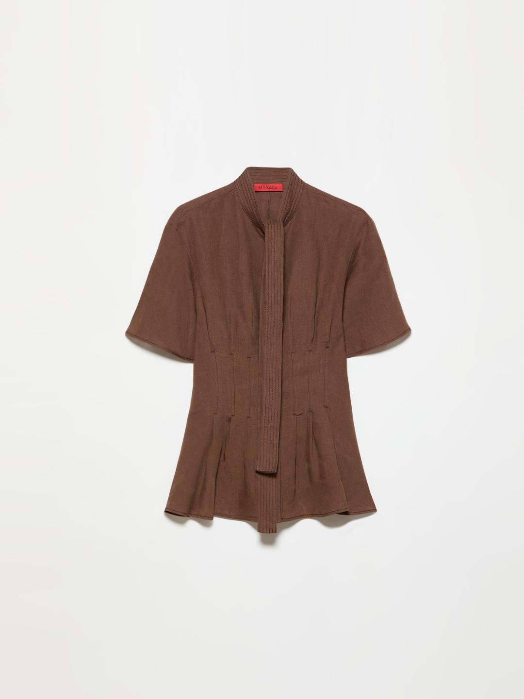 Camicia slim in puro lino | Max&Co Camicia slim da donna in puro lino color caffè, con collo a listino e fiocco, maniche corte, pinces e pieghe che creano volume ondulato e abbottonatura nascosta. | Max&Co