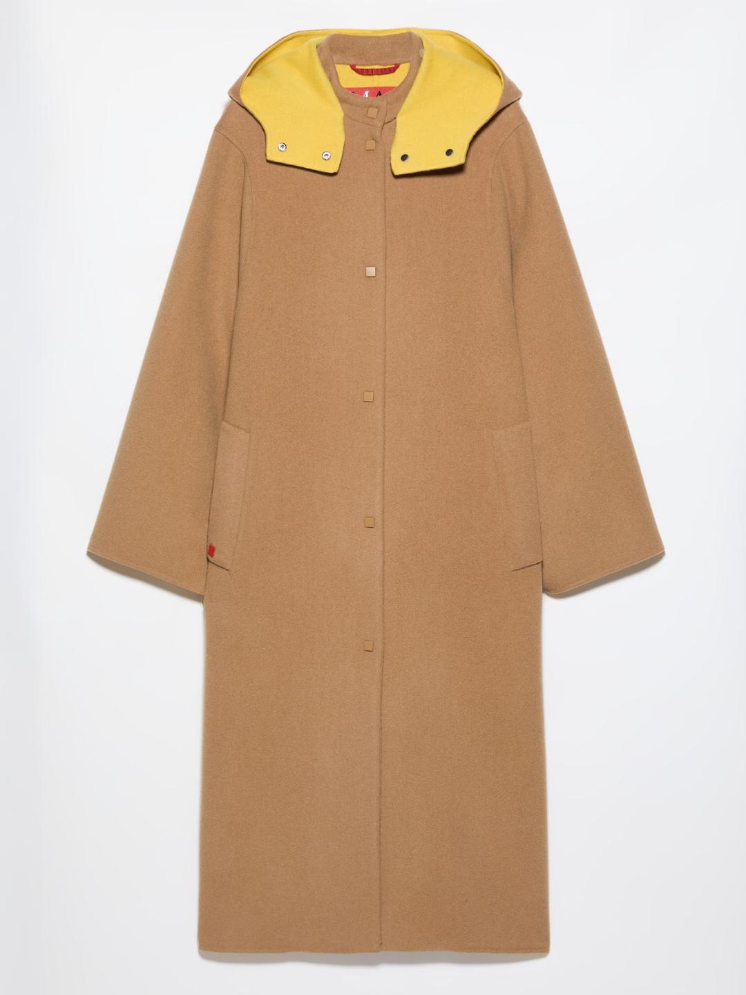 Cappotto oversize in lana double | Max&Co Cappotto oversize in lana double color cammello con cappuccio staccabile e rivetto rosso su una tasca. | Max&Co
