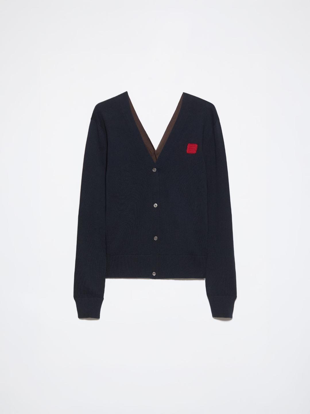 Cardigan in cotone e cashmere | Max&Co Cardigan blu in cotone e cashmere con scollo a V, chiusura a bottoni e iconico red square MAX&Co. lavorato a crochet sul davanti. | Max&Co