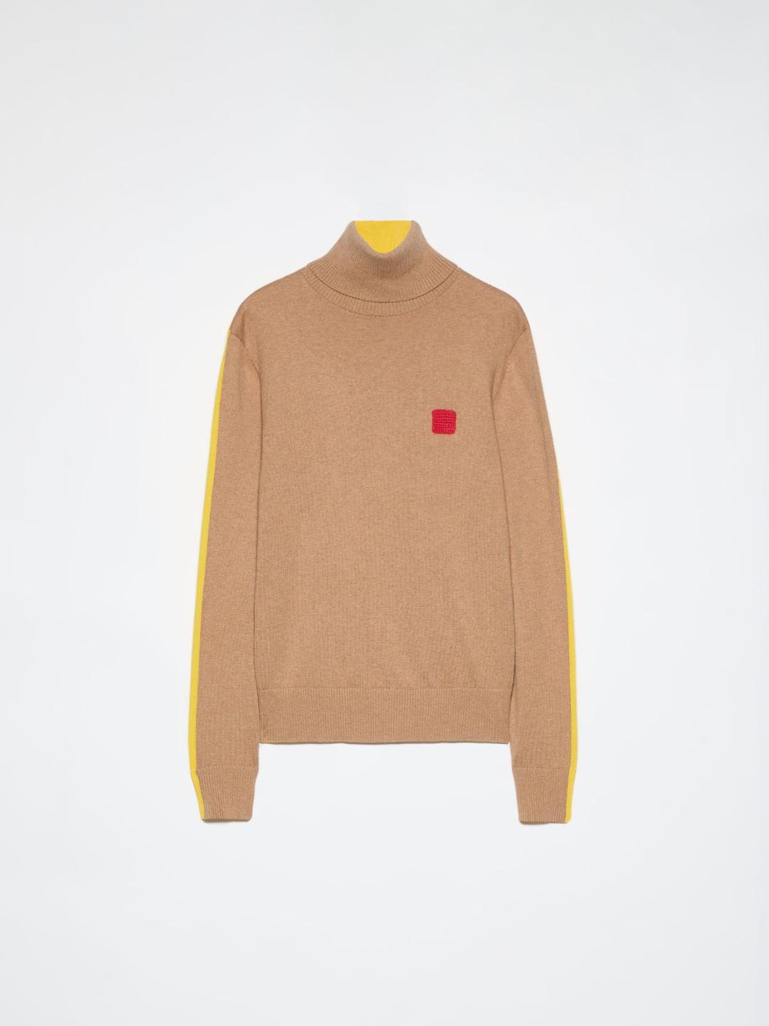 Dolcevita in cotone e cashmere | Max&Co Dolcevita in cotone e cashmere color cammello con dettagli a contrasto giallo sul collo e sulle maniche, logo red square MAX&Co. lavorato a crochet sul petto. | Max&Co