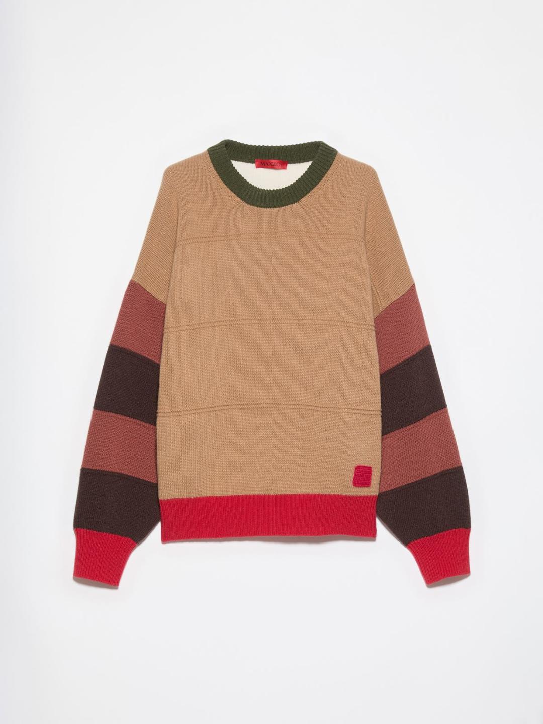 Pull oversize in pura lana | Max&Co Pull oversize in pura lana cammello con blocchi di colore a righe sottili in rilievo, girocollo, spalle scese e iconico red square MAX&Co. applicato al fondo. | Max&Co