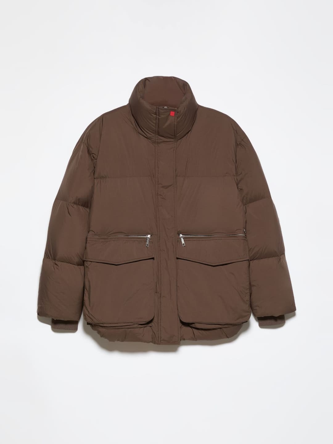 Bomber imbottito oversize | Max&Co Bomber imbottito oversize testa di moro in nylon antigoccia con tasche utility staccabili e dettagli in metallo. | Max&Co
