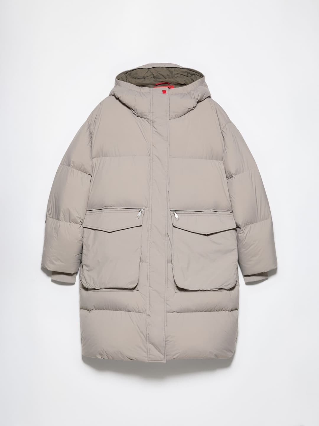 Piumino oversize con cappuccio | Max&Co Piumino oversize tortora con cappuccio, maxi-tasche utility staccabili e dettagli in metallo. | Max&Co