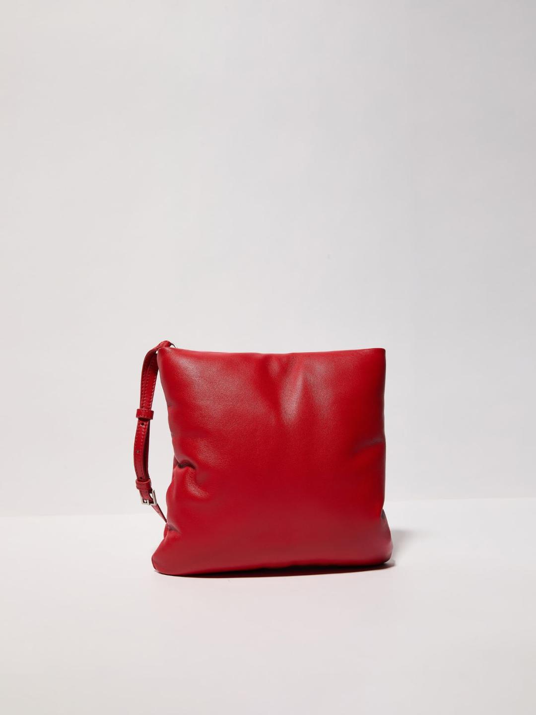 Red square bag in nappa | Max&Co Borsa rossa quadrata in morbida nappa imbottita, con tracolla regolabile e staccabile, chiusura magnetica nascosta e tasca interna con zip. | Max&Co