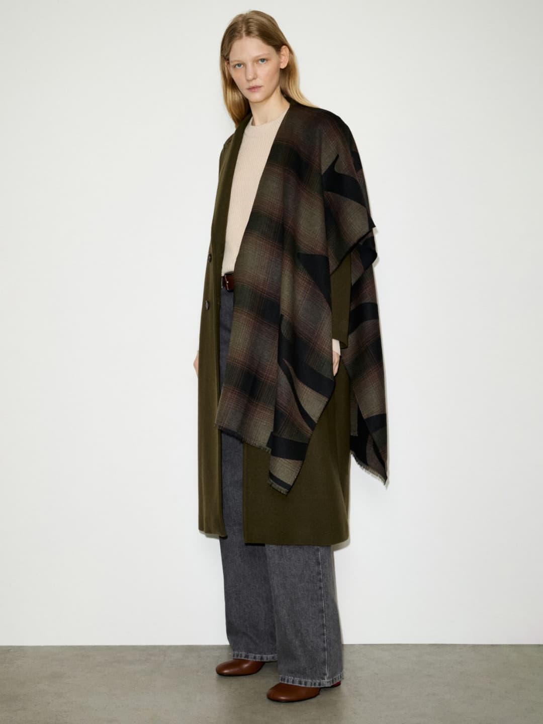 Stola jacquard con maxi logo | Max&Co Stola jacquard con maxi logo - vista alternativa - 8 | Max&Co