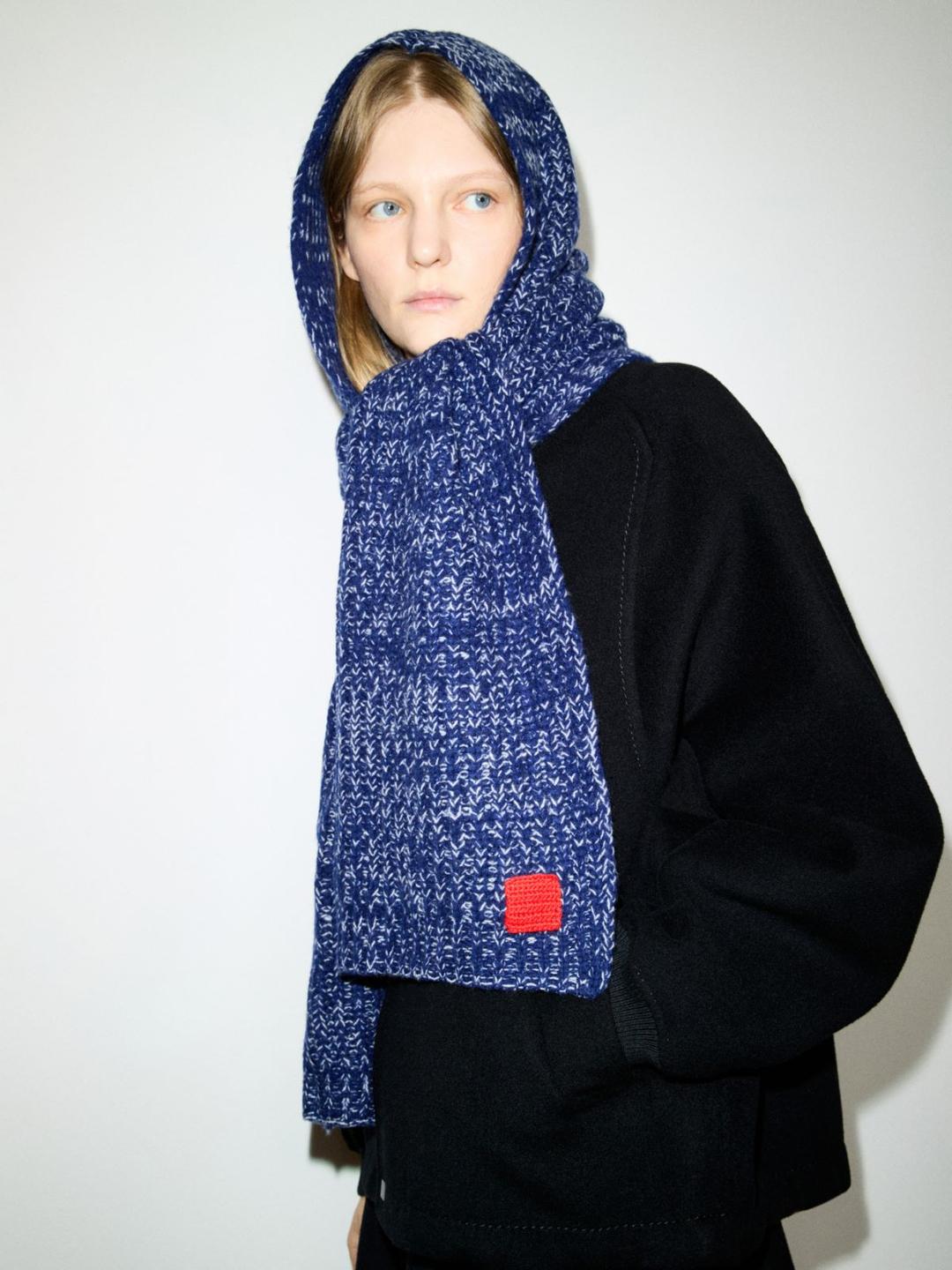 Cappuccio in lana mouliné | Max&Co Cappuccio in lana mouliné blu notte, lavorato a coste inglesi, con iconico red square MAX&Co. applicato. | Max&Co