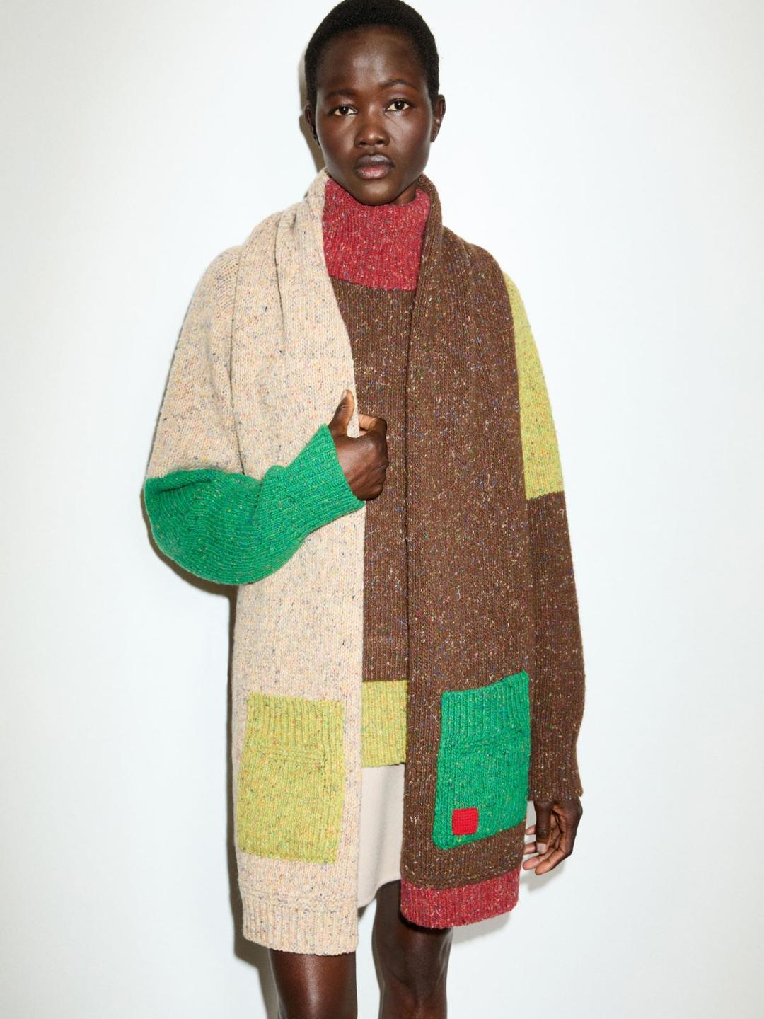 Sciarpa in lana tweed | Max&Co Sciarpa in lana tweed VERDE MAX&Co. con pattern a blocchi di colore, tasche applicate e iconico red square lavorato a crochet. | Max&Co