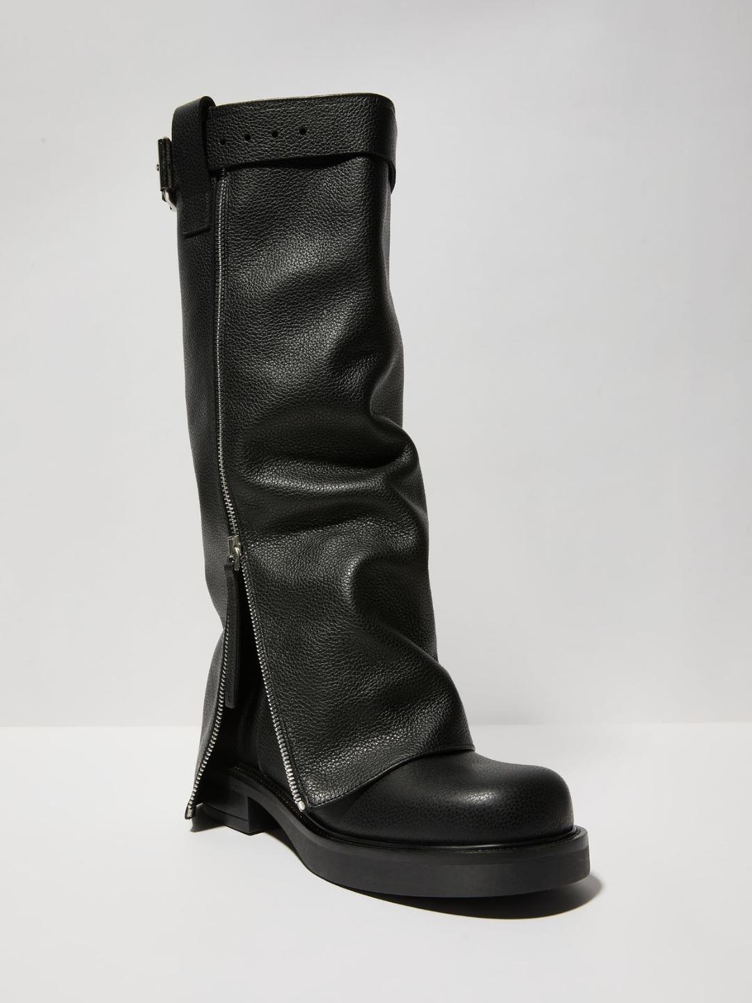 Stivali biker in pelle | Max&Co Stivali biker neri in pelle bottalata con gambale a doppio strato, cinturino regolabile con fibbia e zip laterale. | Max&Co