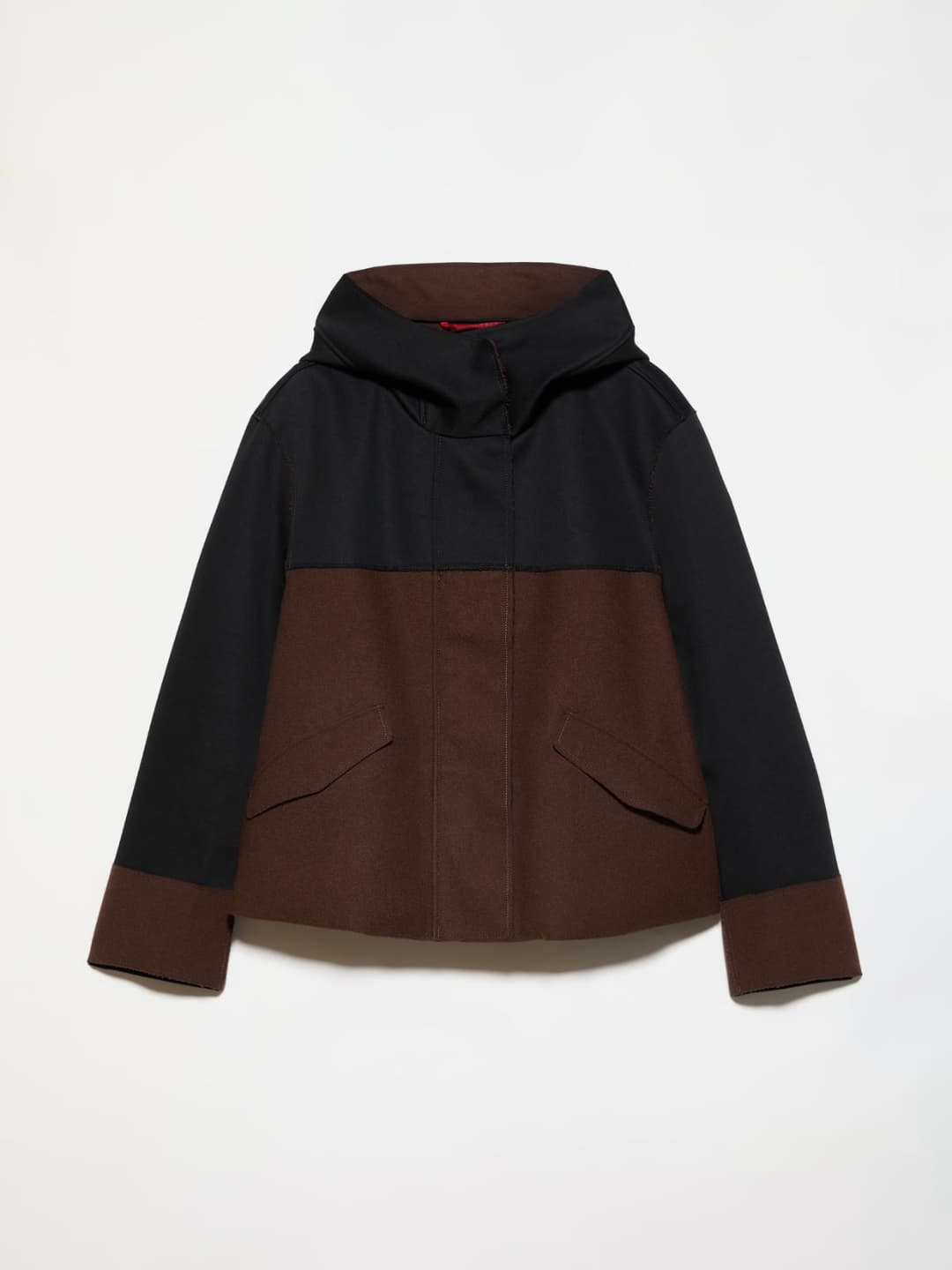 Giacca color block Raeburn &Co.llaboration | Max&Co Giacca color block testa di moro Raeburn &Co.llaboration con cappuccio a collo alto, spalle scese e tasche a pattina. | Max&Co