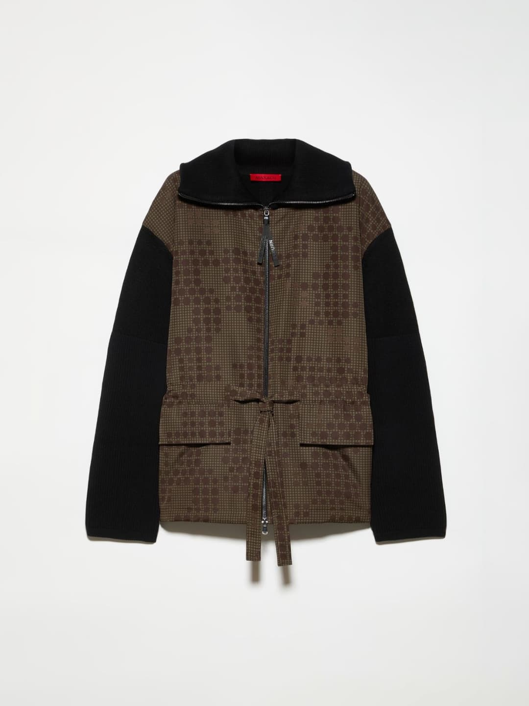 Giacca Raeburn &Co.llaboration | Max&Co Giacca Raeburn &Co.llaboration nera con maniche in filato di nylon stretch a costine e parte frontale in tessuto tecnico jacquard con disegno geometrico camouflage. | Max&Co