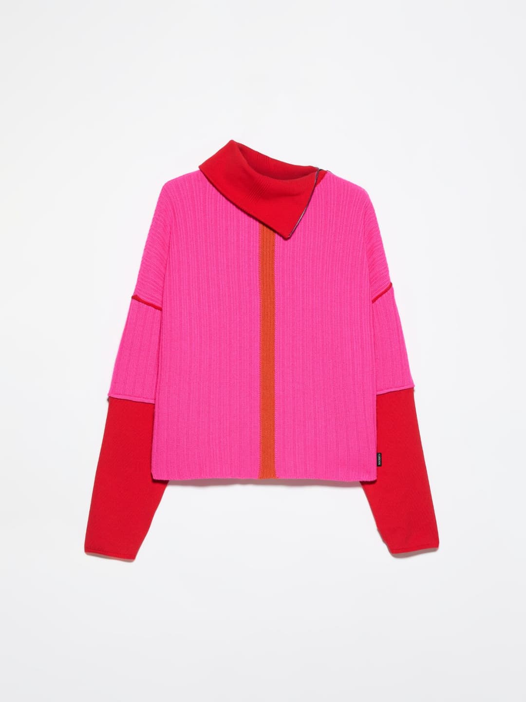Maglia color block Raeburn &Co.llaboration | Max&Co Maglia color block fucsia e rossa Raeburn &Co.llaboration con lavorazione a coste, zip su spalla e collo a dolcevita. | Max&Co