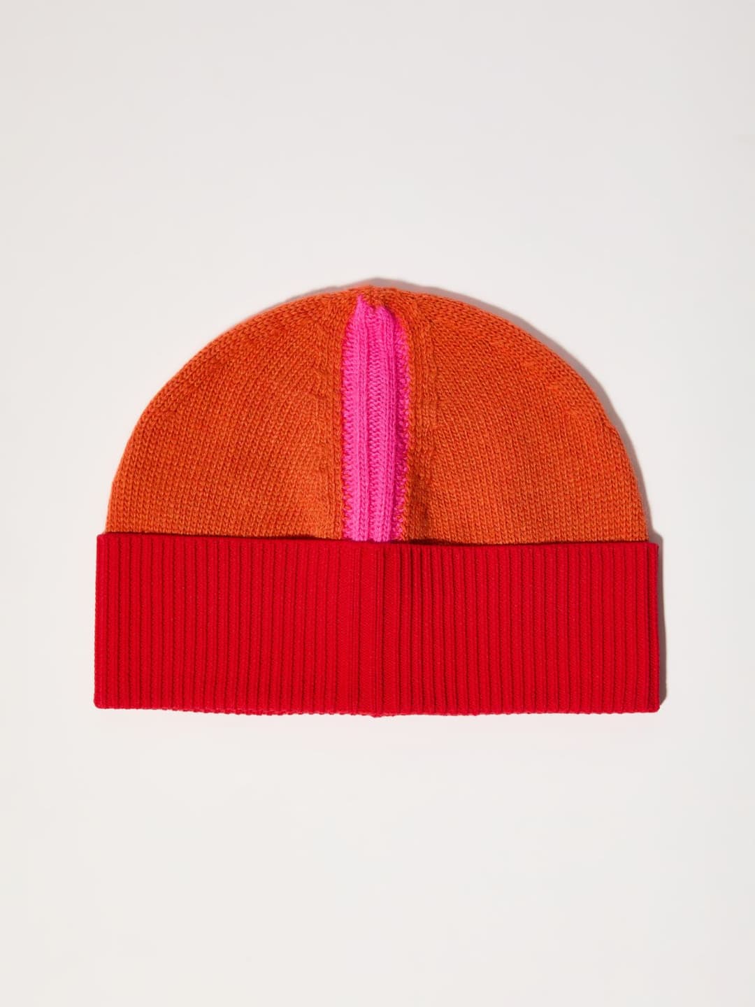 Beanie Raeburn &Co.llaboration | Max&Co Berretto beanie Raeburn &Co.llaboration arancione e rosso con banda a coste e inserto fucsia, lavorato in blend di lana e nylon. | Max&Co